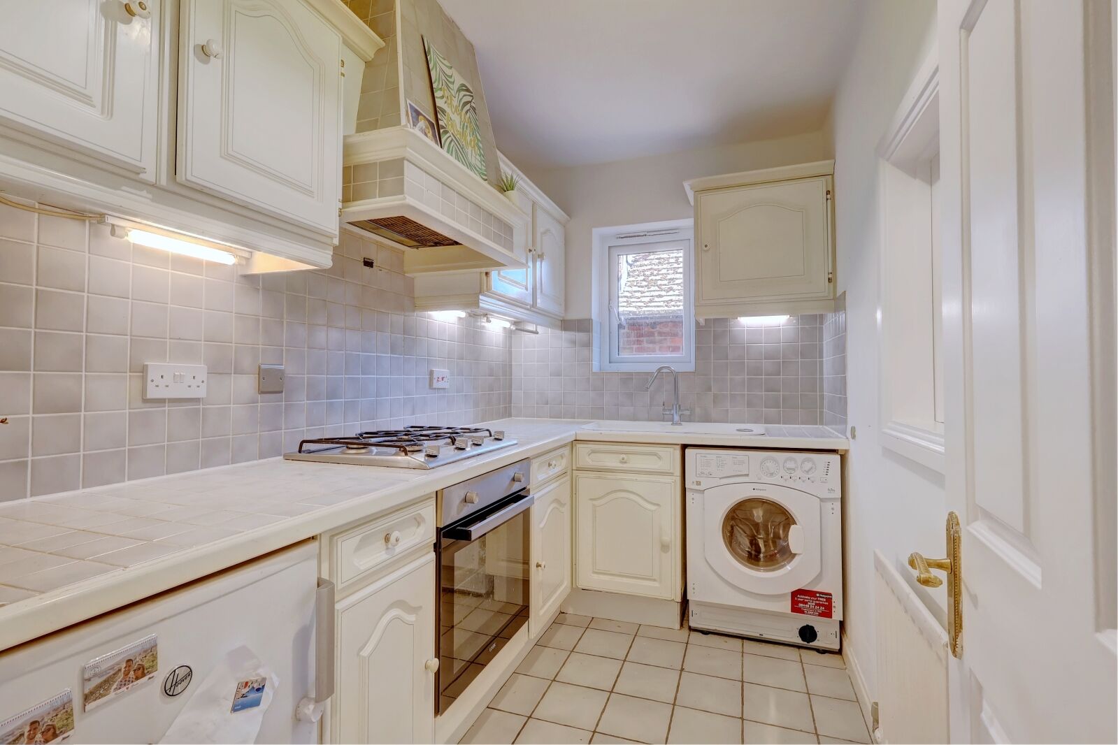 Flat Bassetsbury Lane in High Wycombe Community Board