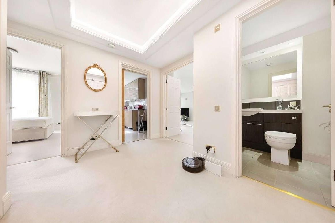 Flat Queen's Terrace in City of Westminster