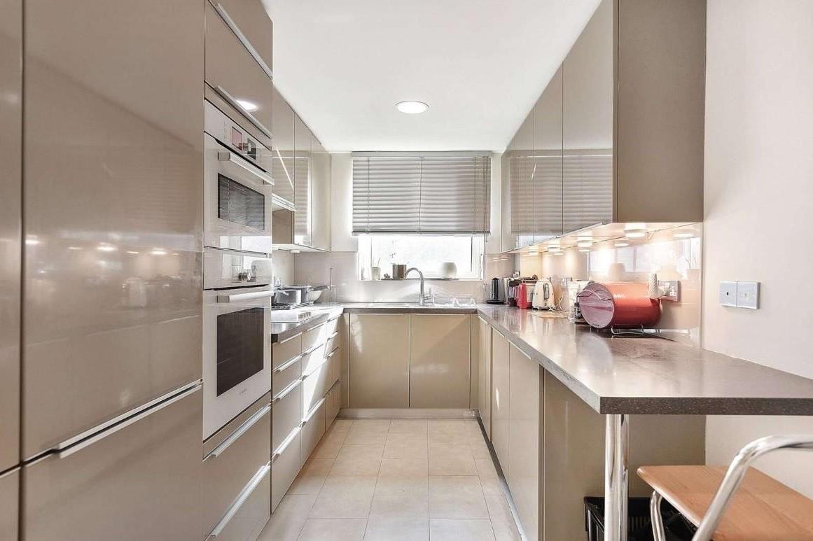 Flat Queen's Terrace in City of Westminster