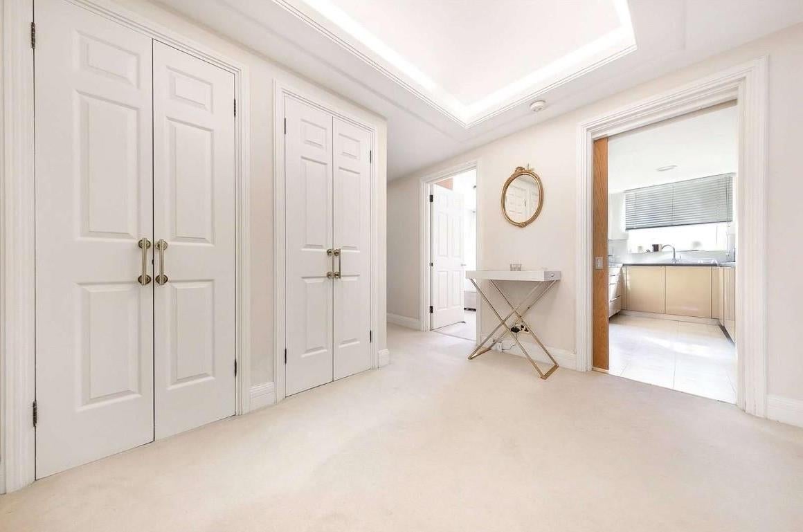 Flat Queen's Terrace in City of Westminster