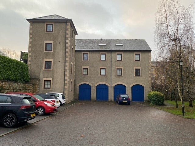 Flat Swan Yard in Lancaster