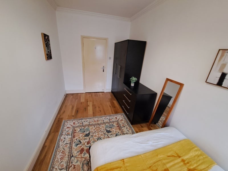 Room Holloway Road in Greater London
