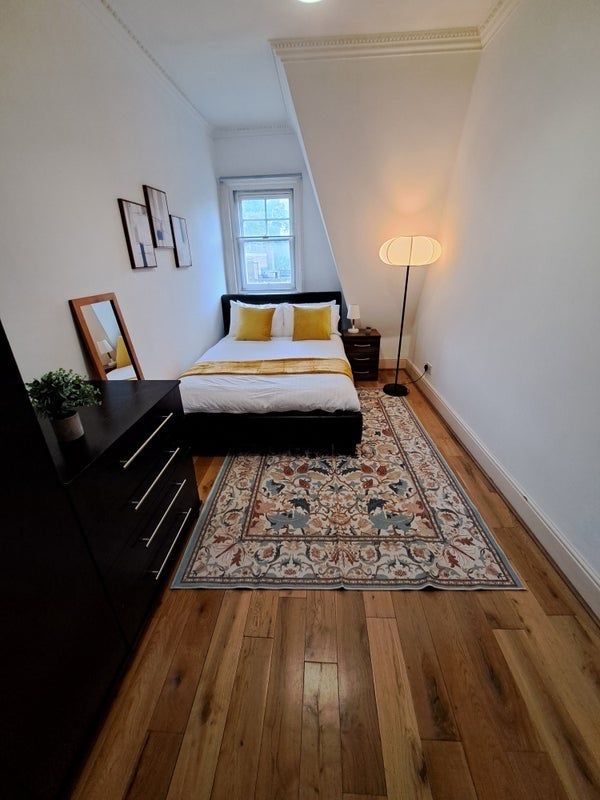 Room Holloway Road in Greater London