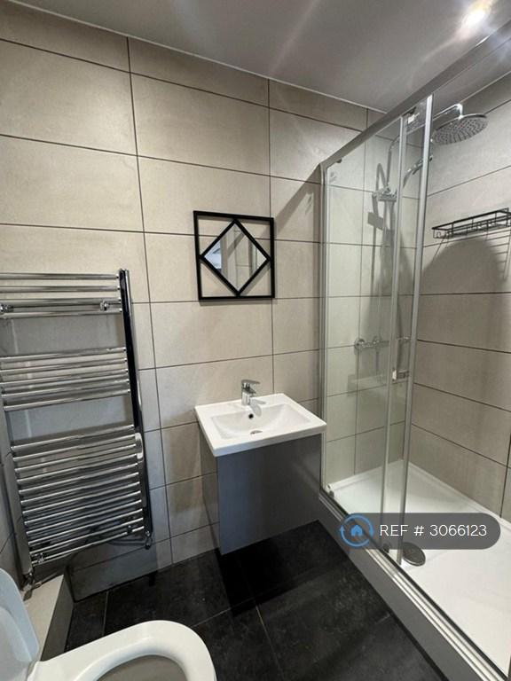 Room Walker Avenue in Milton Keynes