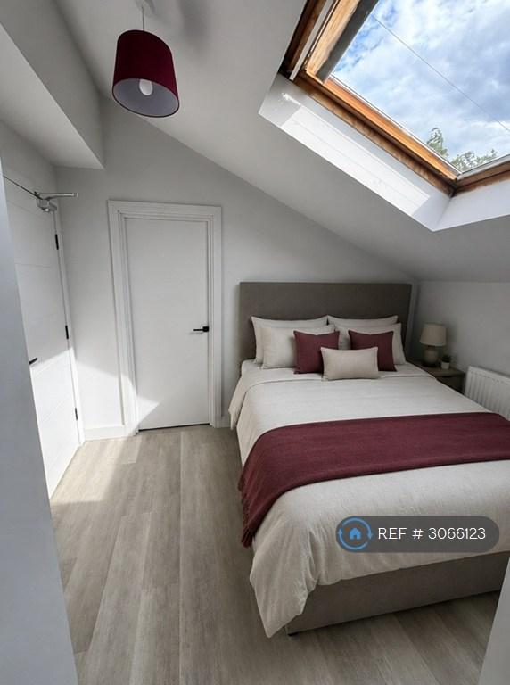Room Walker Avenue in Milton Keynes