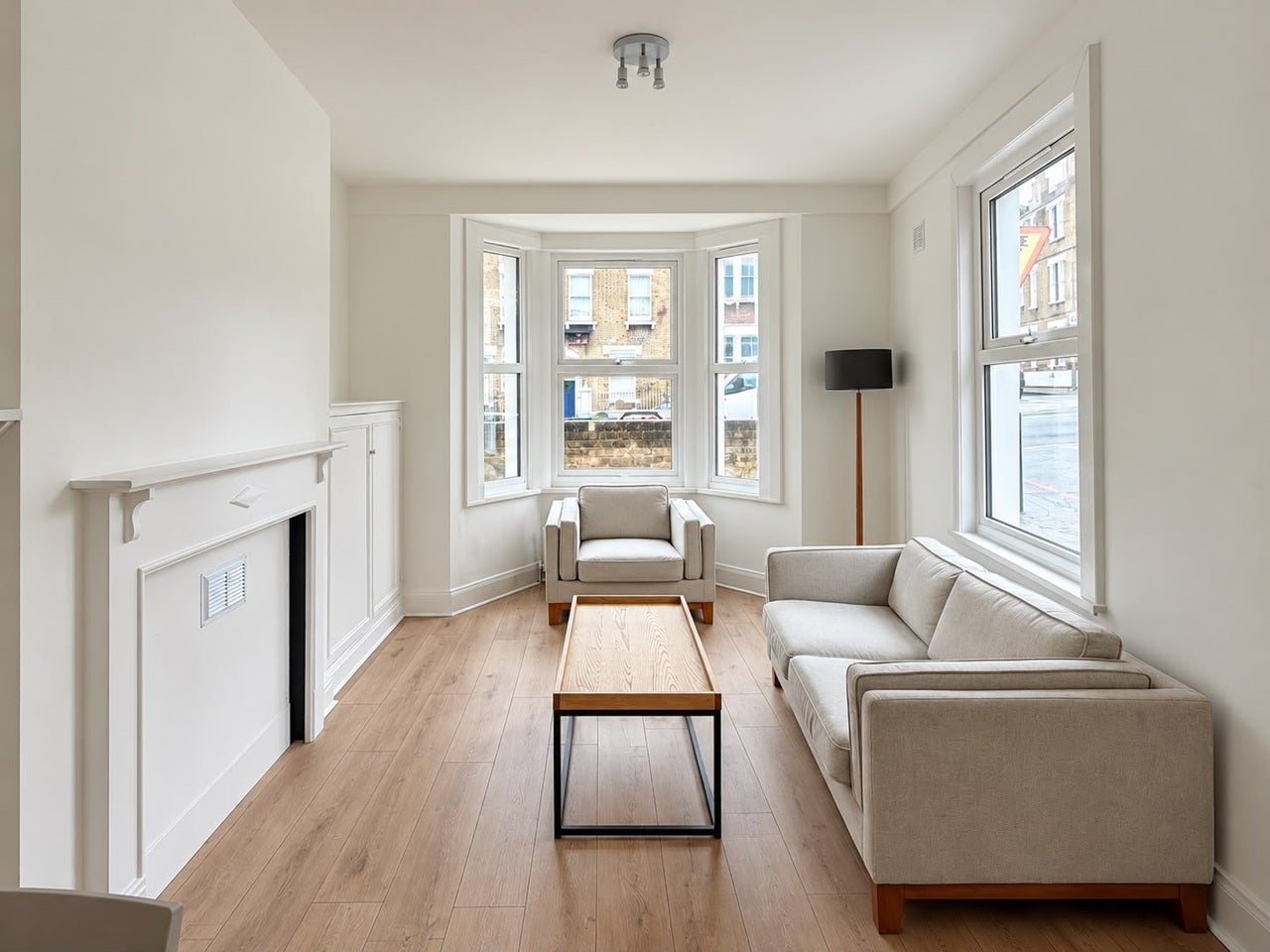 Flat Amies Street in Greater London