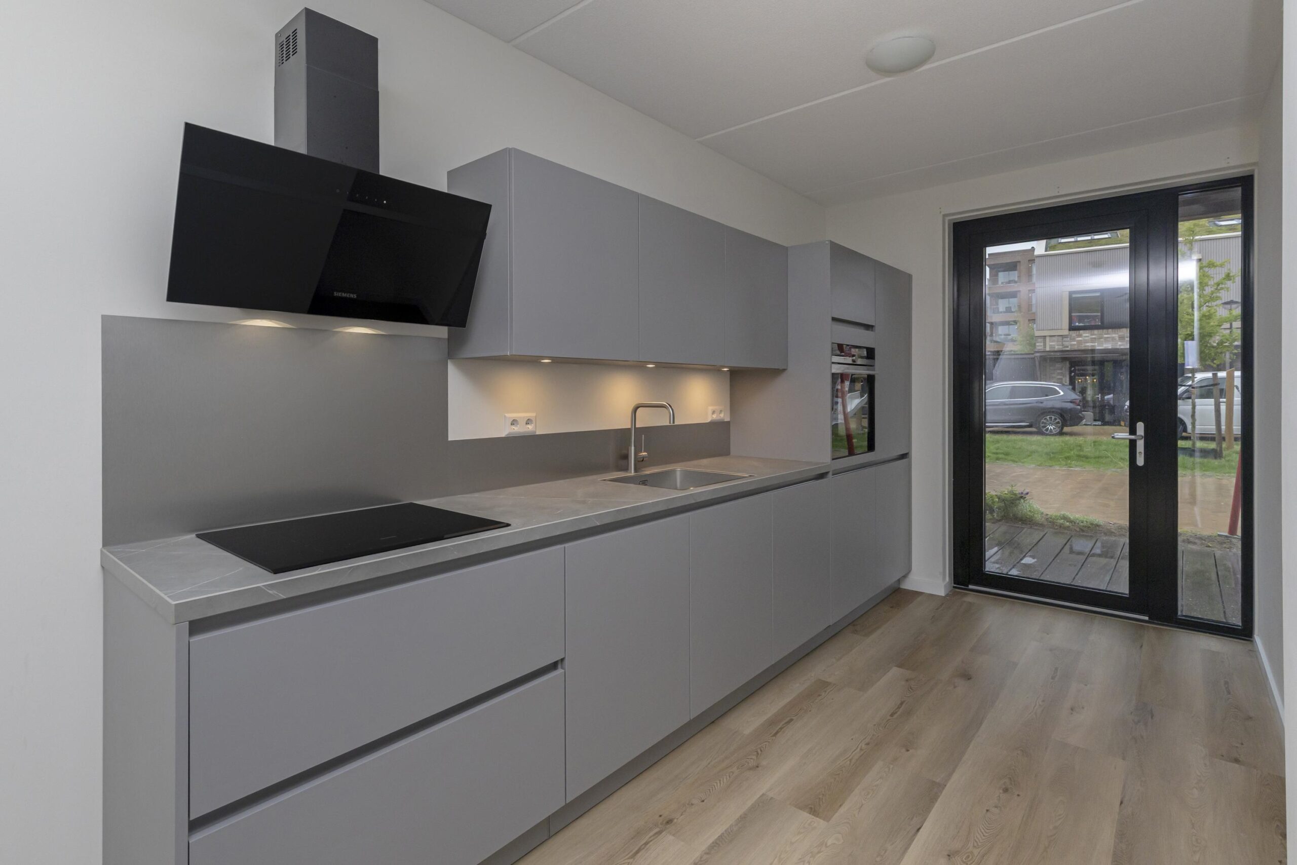 Tussenwoning te koop: Ellen Warmondhof 15, 'S-Gravenhage