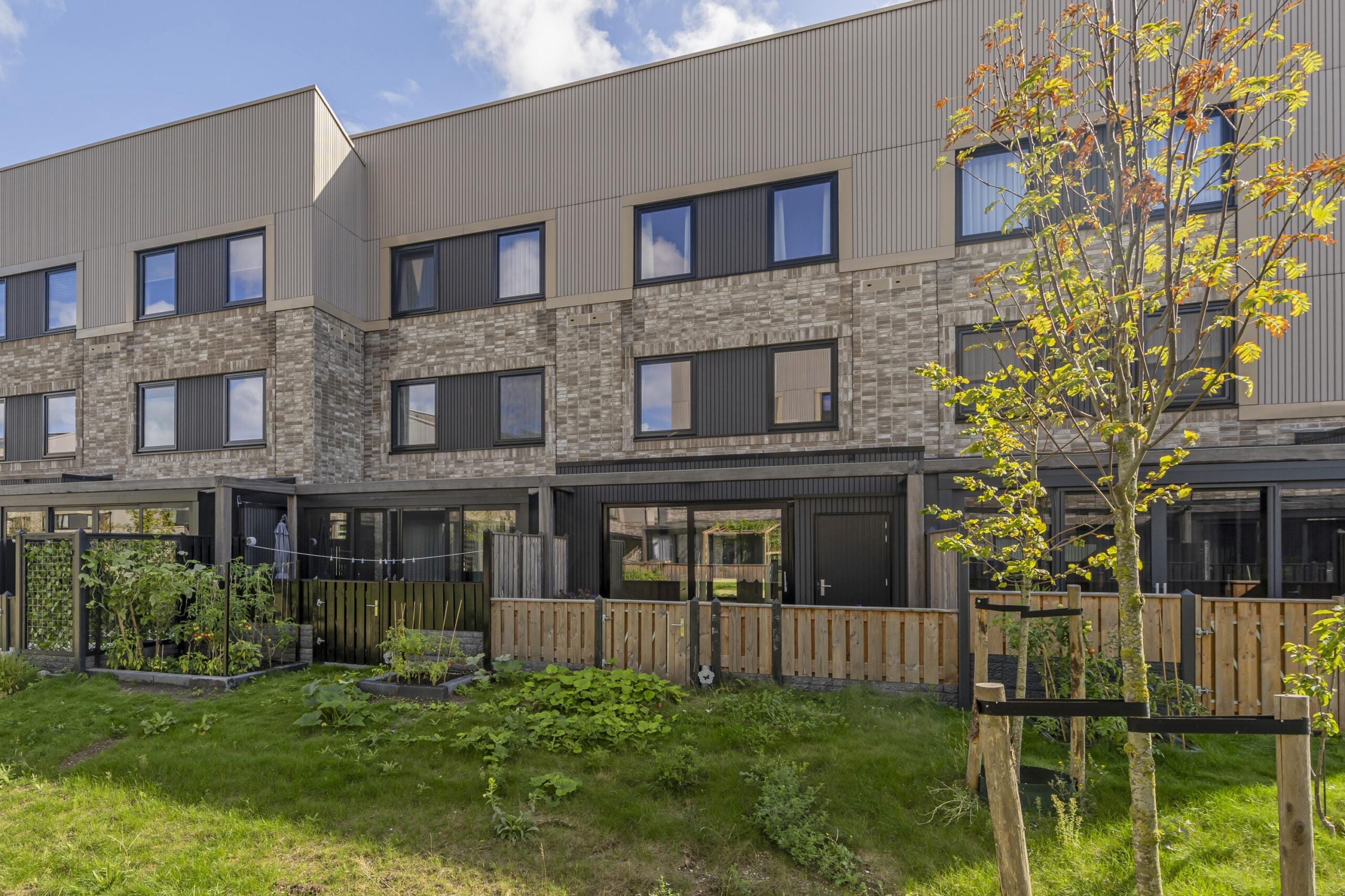 Tussenwoning te koop: Ellen Warmondhof 15, 'S-Gravenhage