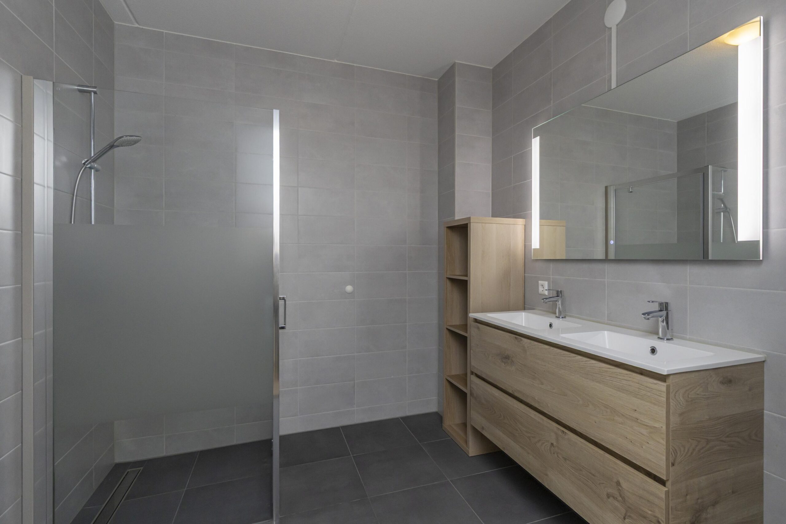 Tussenwoning te koop: Ellen Warmondhof 15, 'S-Gravenhage