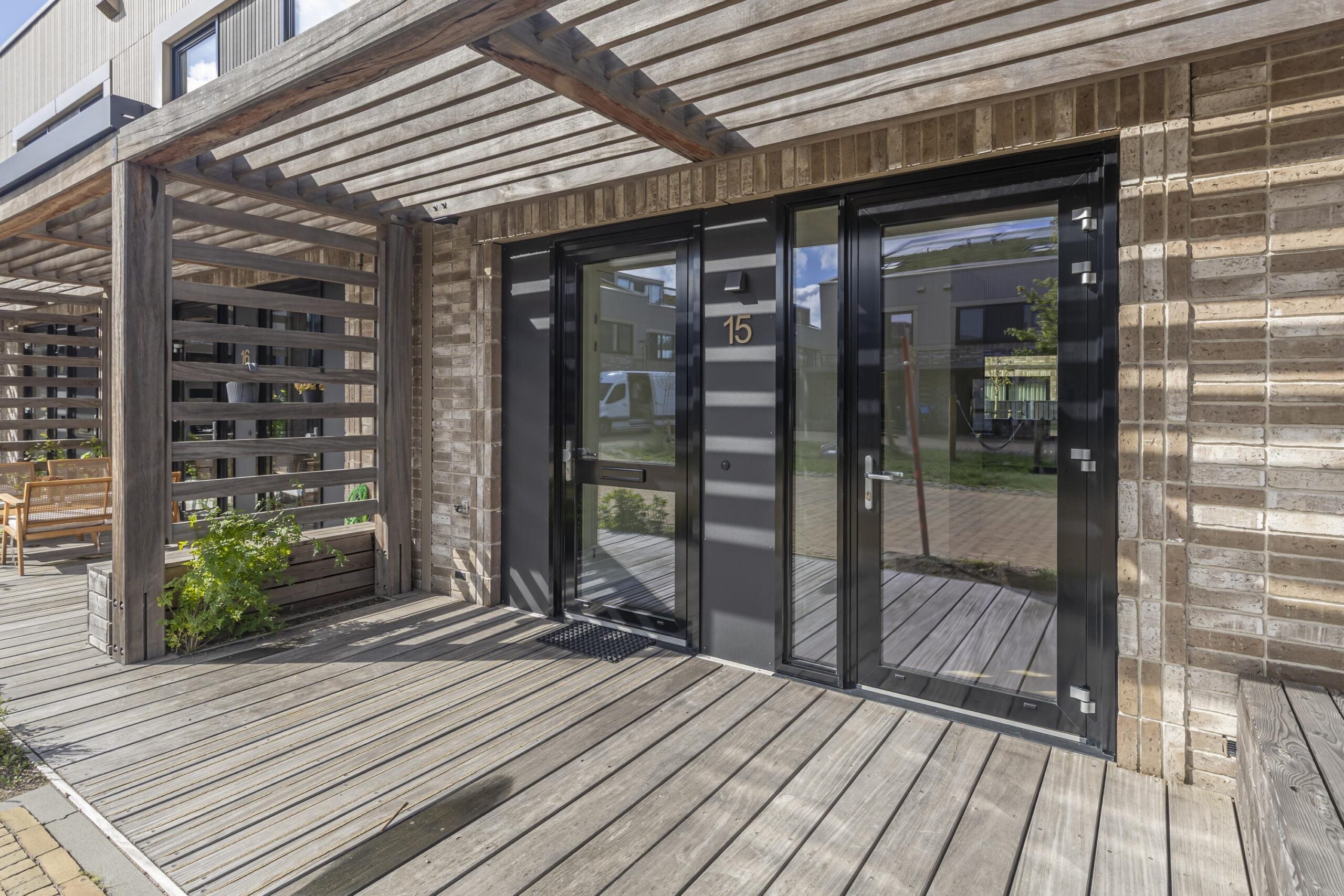 Tussenwoning te koop: Ellen Warmondhof 15, 'S-Gravenhage