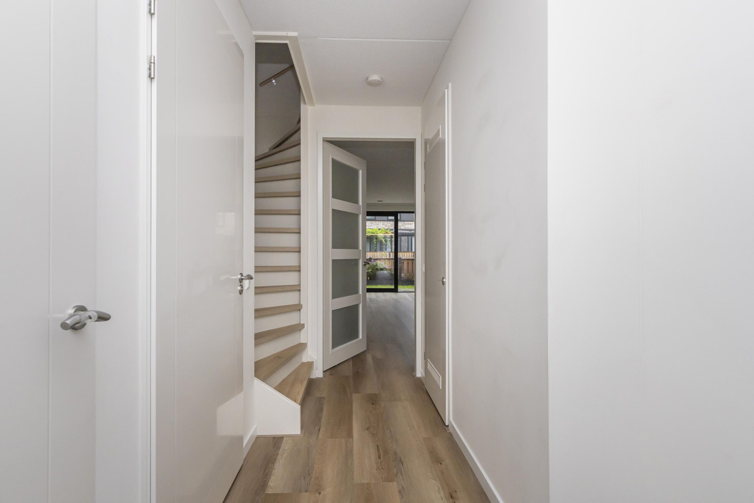 Tussenwoning te koop: Ellen Warmondhof 15, 'S-Gravenhage