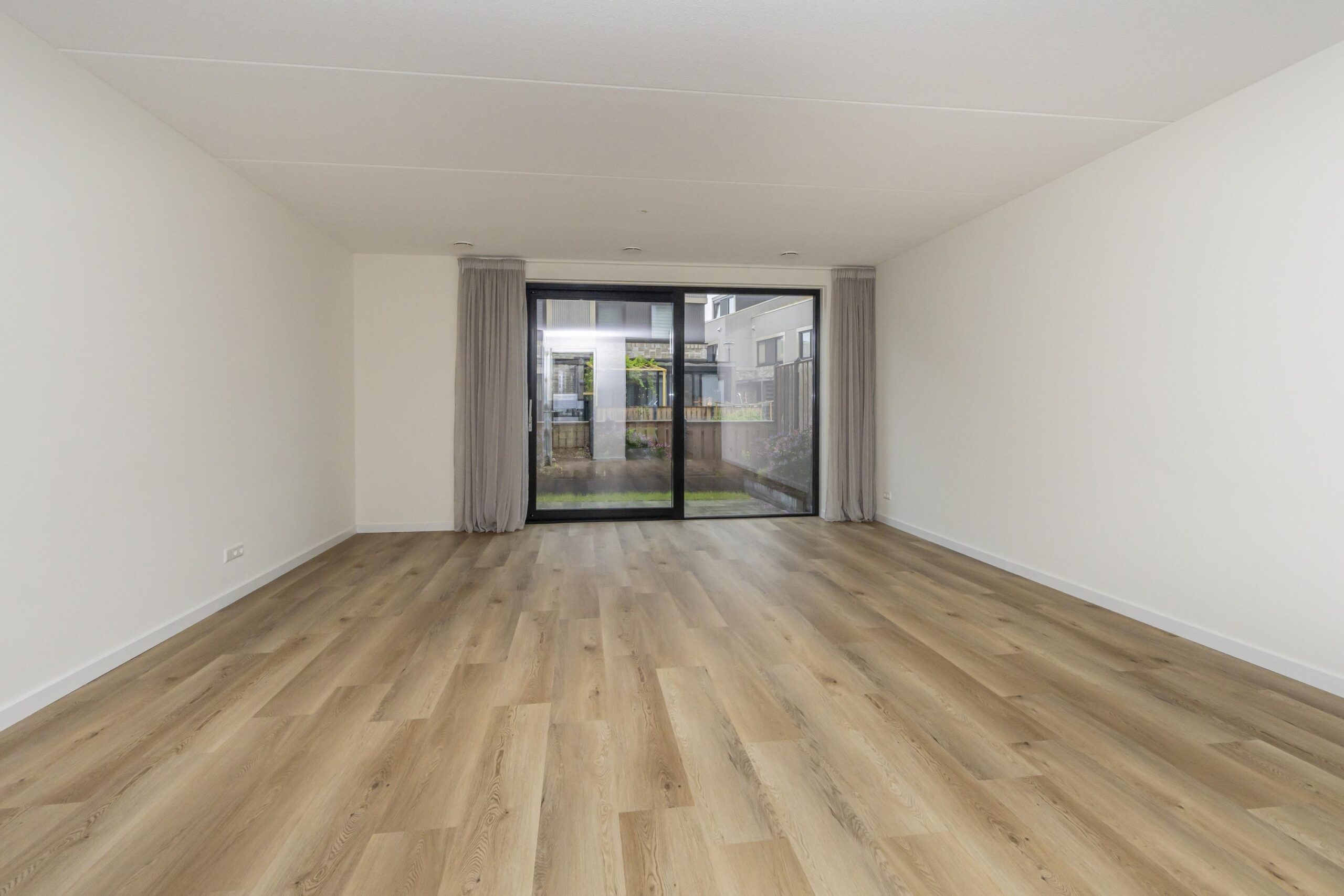 Tussenwoning te koop: Ellen Warmondhof 15, 'S-Gravenhage