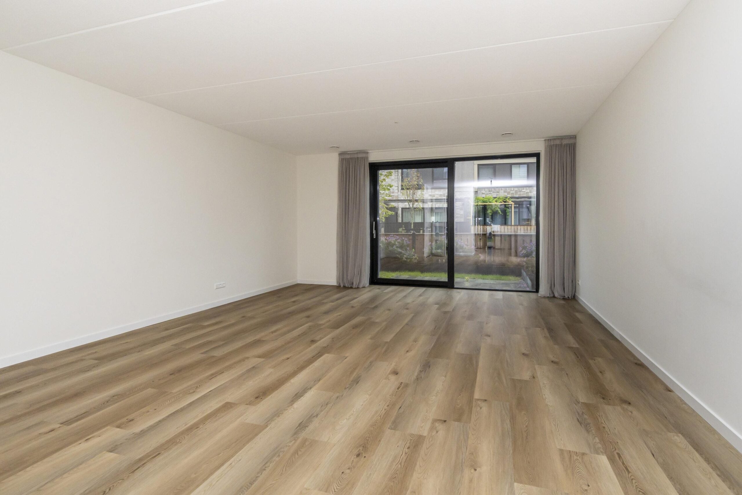 Tussenwoning te koop: Ellen Warmondhof 15, 'S-Gravenhage