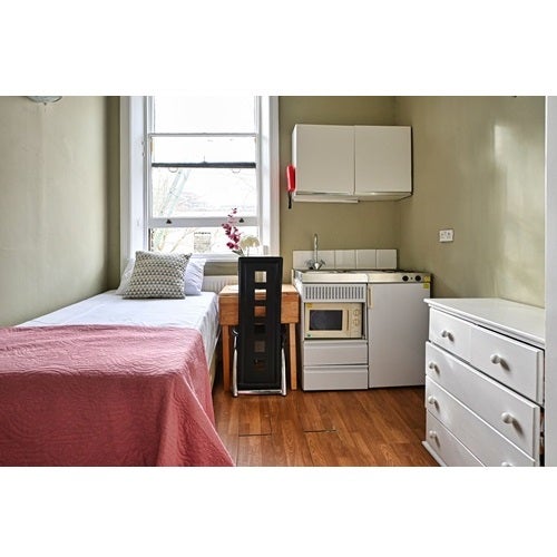Room Holland Park Avenue in Greater London