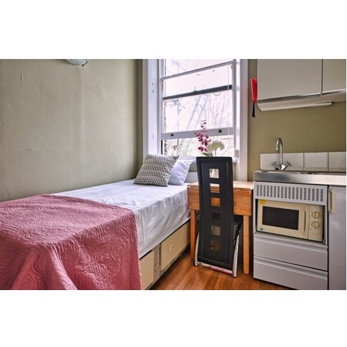 Room Holland Park Avenue in Greater London