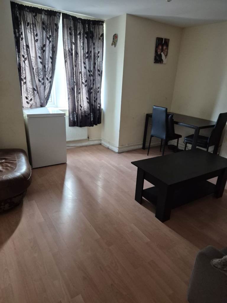 Flat Bulganak Road in Greater London