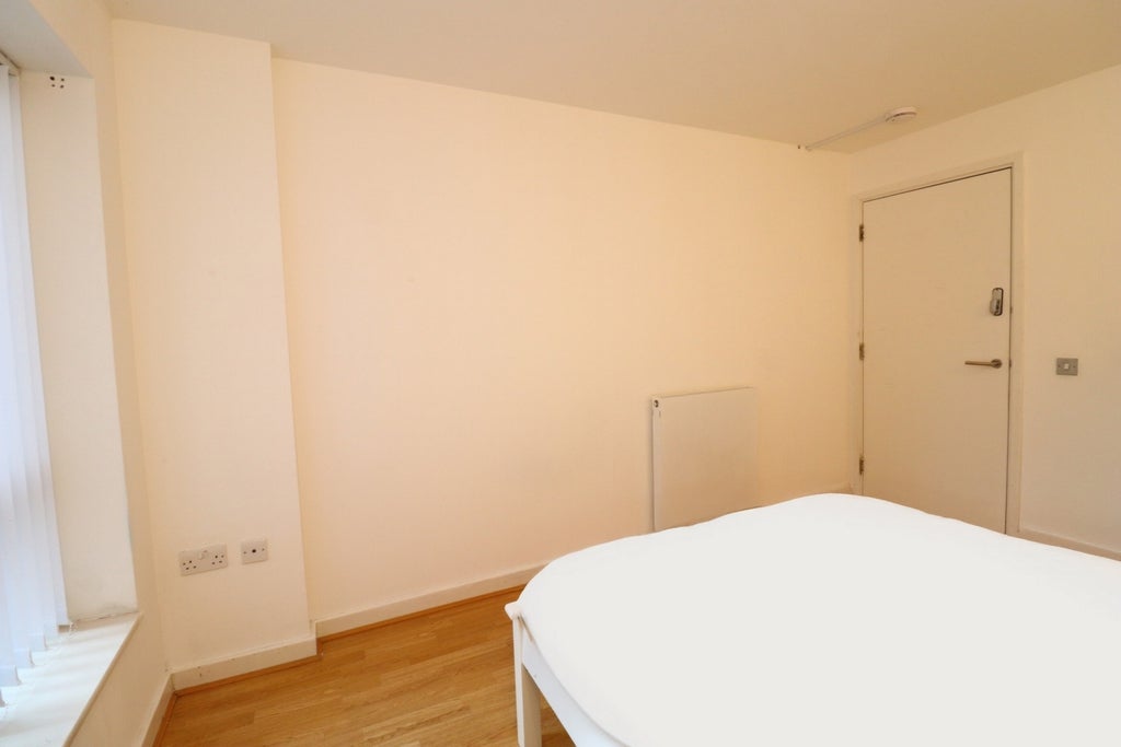 Room Globe Road in Greater London