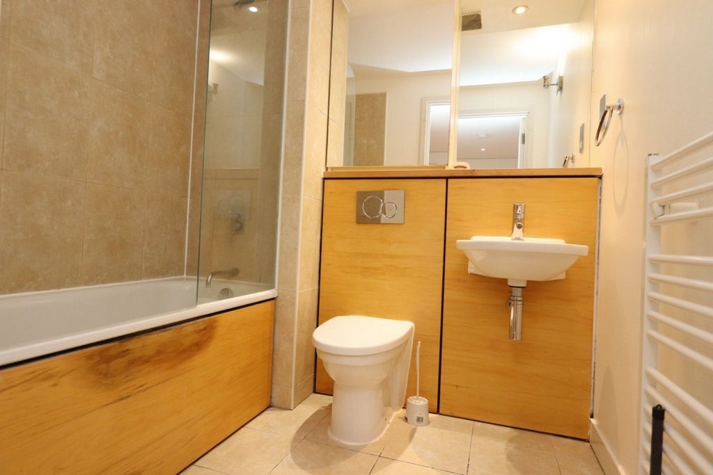 Room Globe Road in Greater London