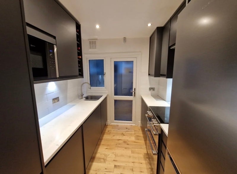 Room Mortimer Road in Greater London