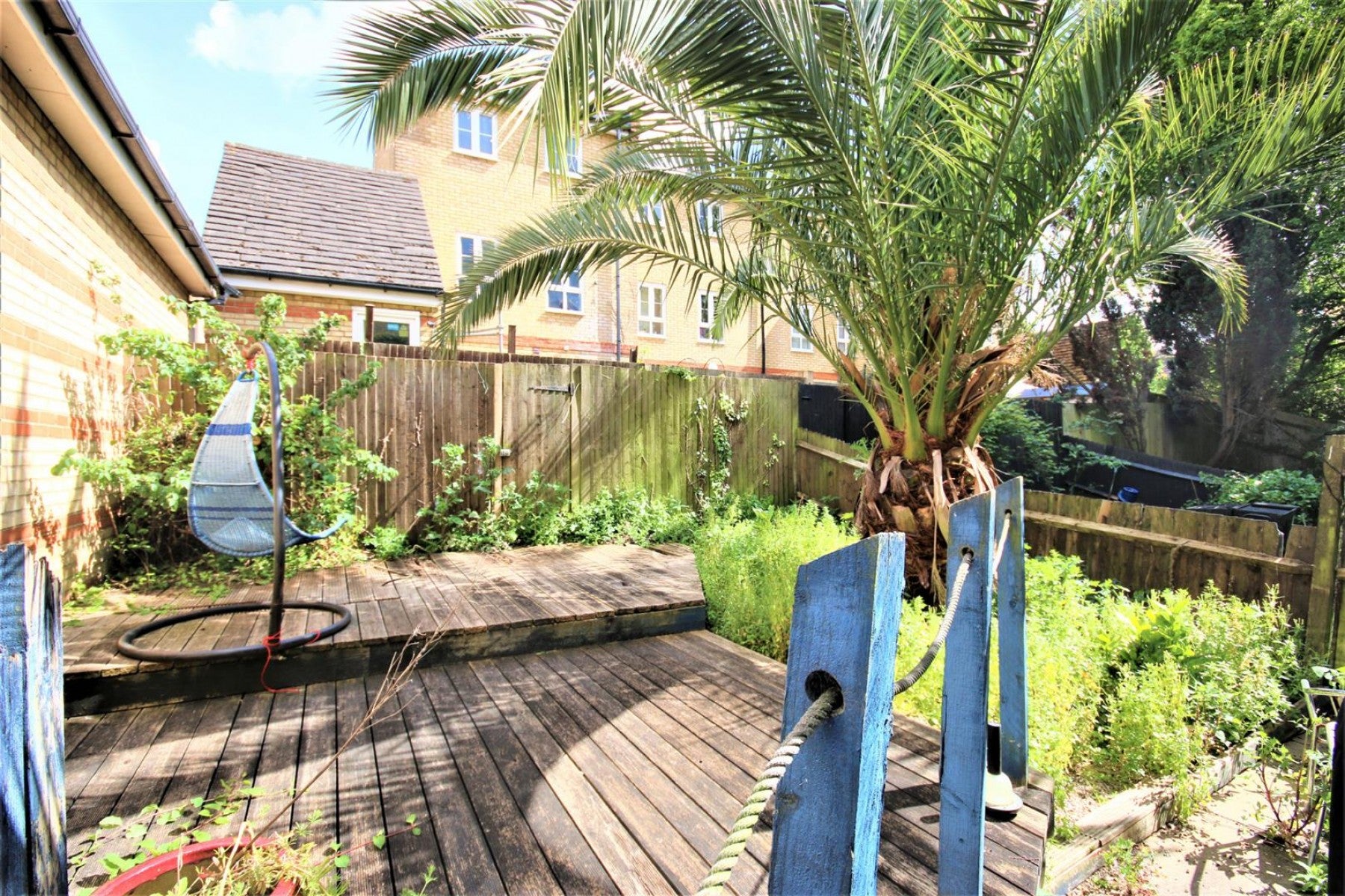 Flat Stock Orchard Crescent in Greater London