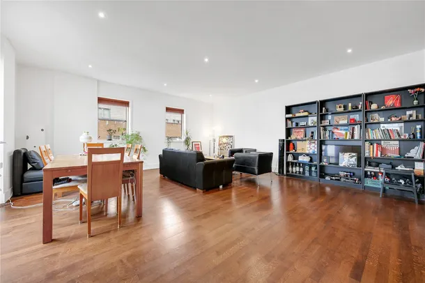 Flat Britannia Walk in Greater London