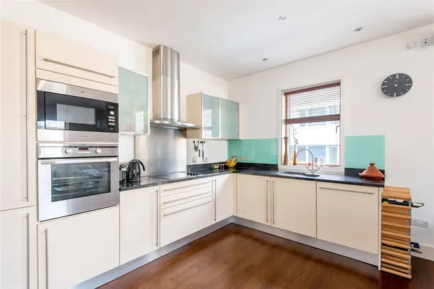 Flat Britannia Walk in Greater London