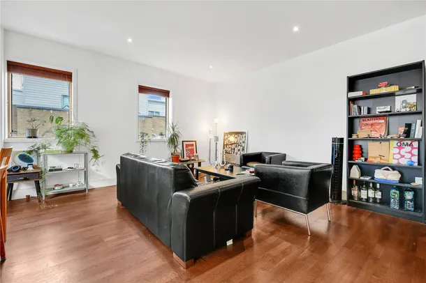 Flat Britannia Walk in Greater London