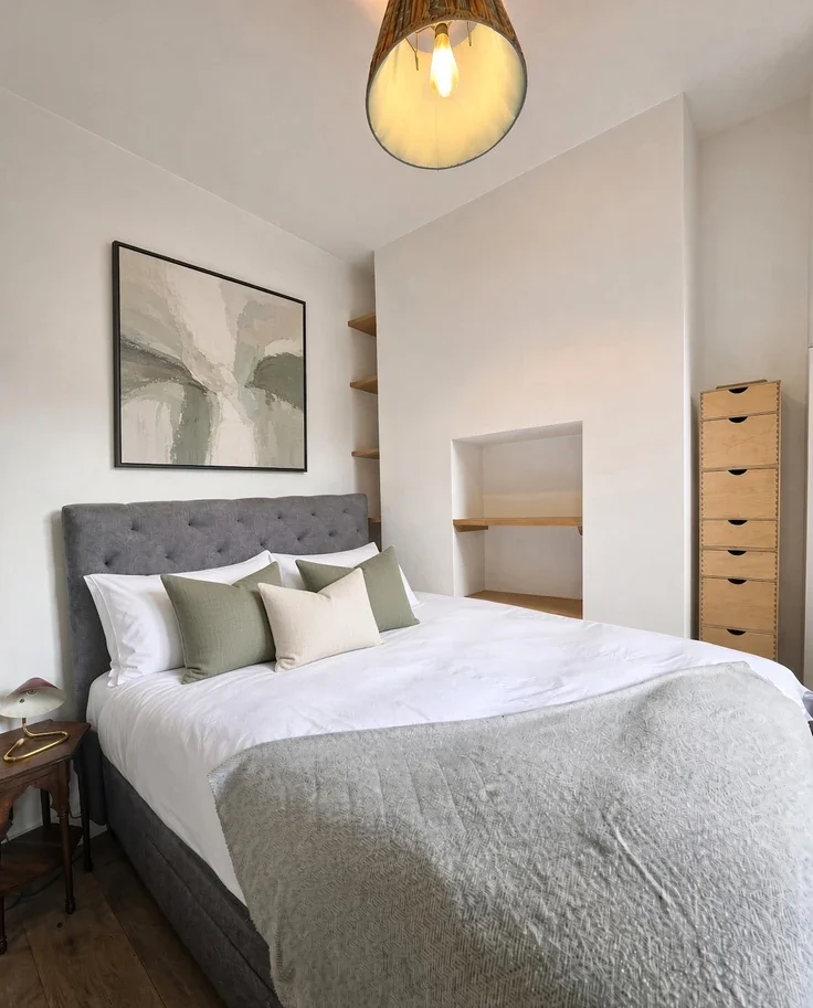 Flat Hazlebury Road in Greater London