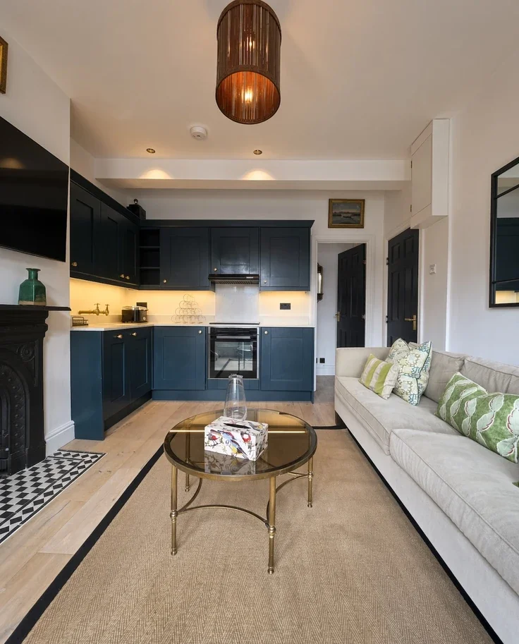 Flat Hazlebury Road in Greater London