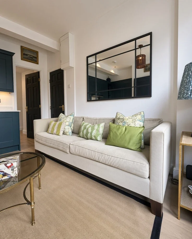 Flat Hazlebury Road in Greater London