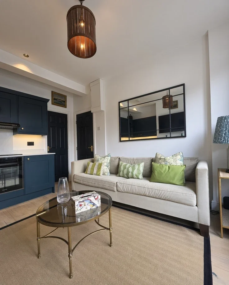 Flat Hazlebury Road in Greater London