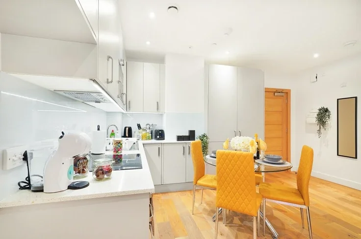 Flat Victoria Road in Greater London