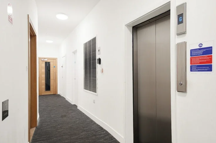 Flat Victoria Road in Greater London