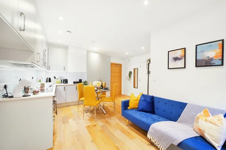 Flat Victoria Road in Greater London