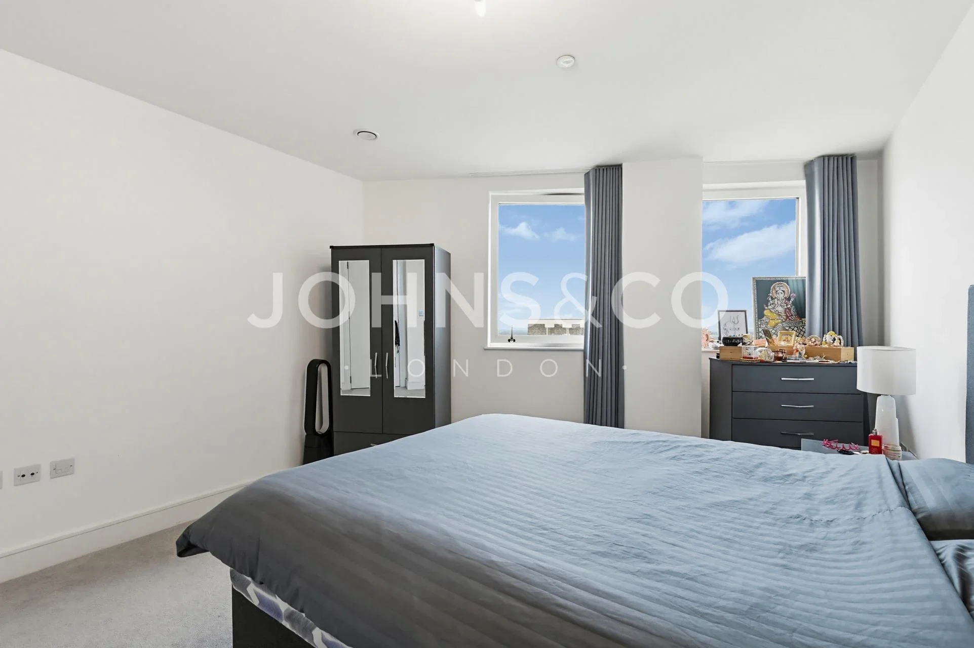 Flat Merrick Road in Greater London