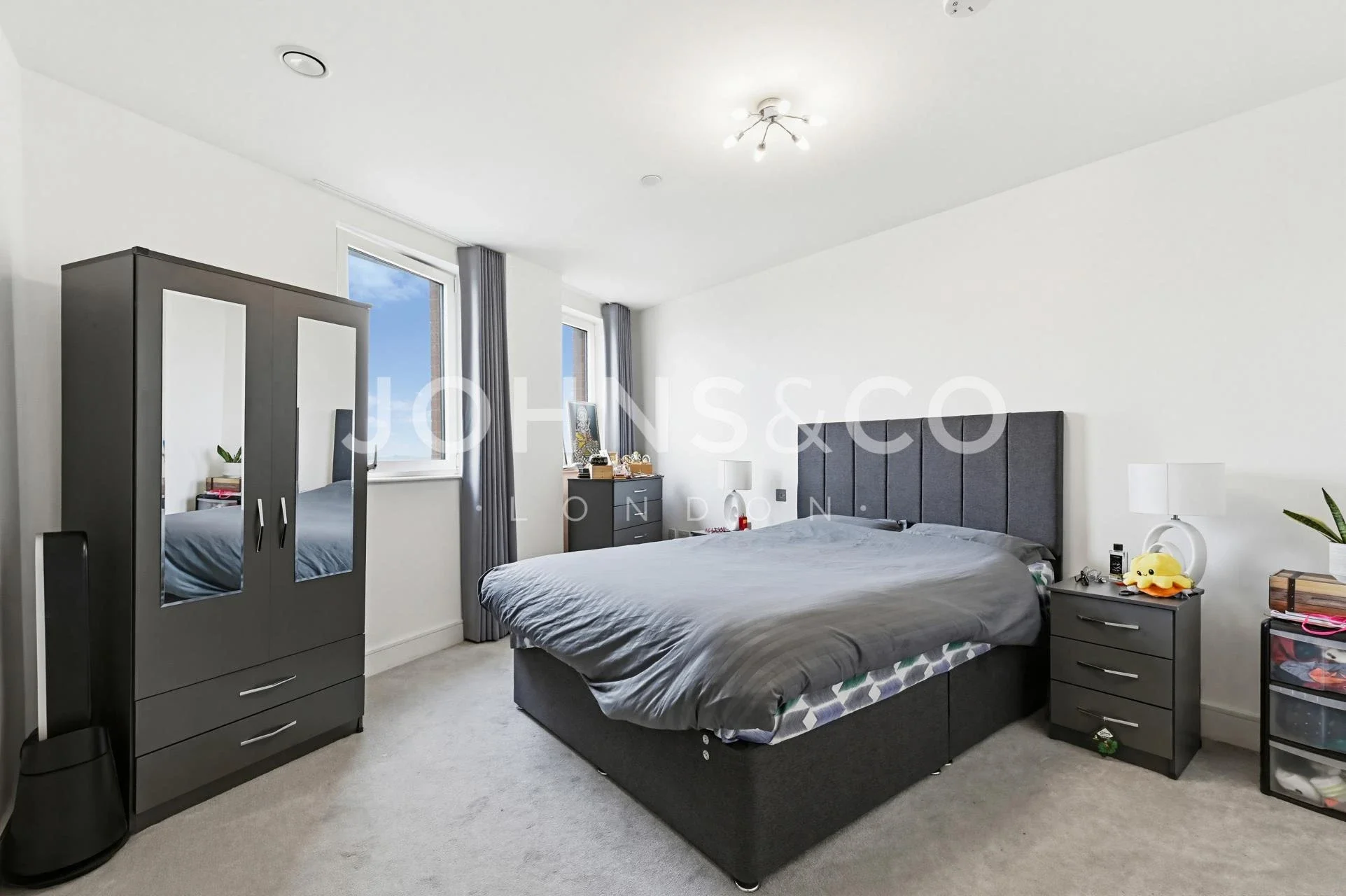 Flat Merrick Road in Greater London