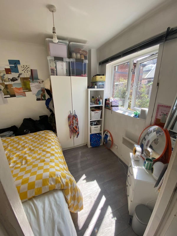 Room Brymay Close in Greater London