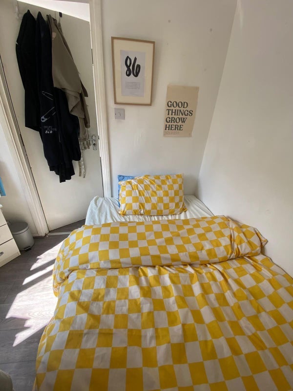 Room Brymay Close in Greater London
