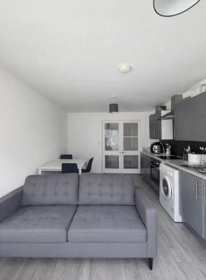 Room Brymay Close in Greater London