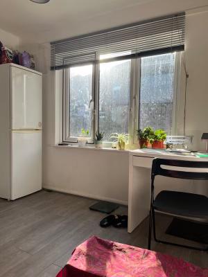 Room Brymay Close in Greater London