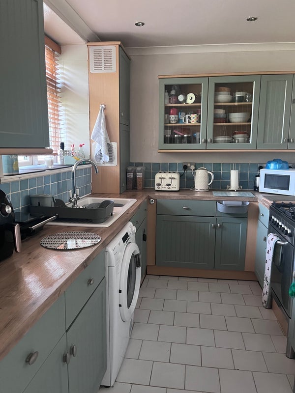 Room Sir Alexander Close in Greater London