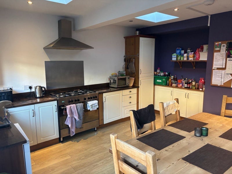 Room Gathorne Road in Bristol