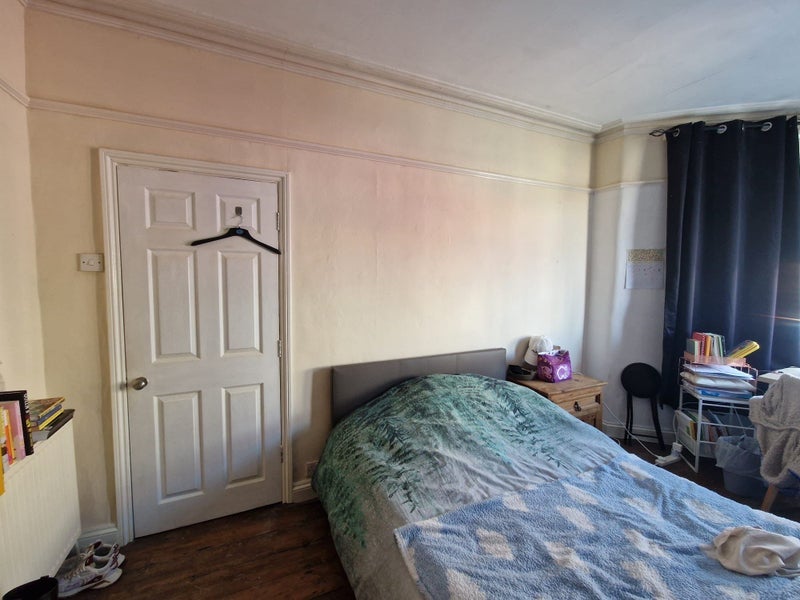 Room Gathorne Road in Bristol