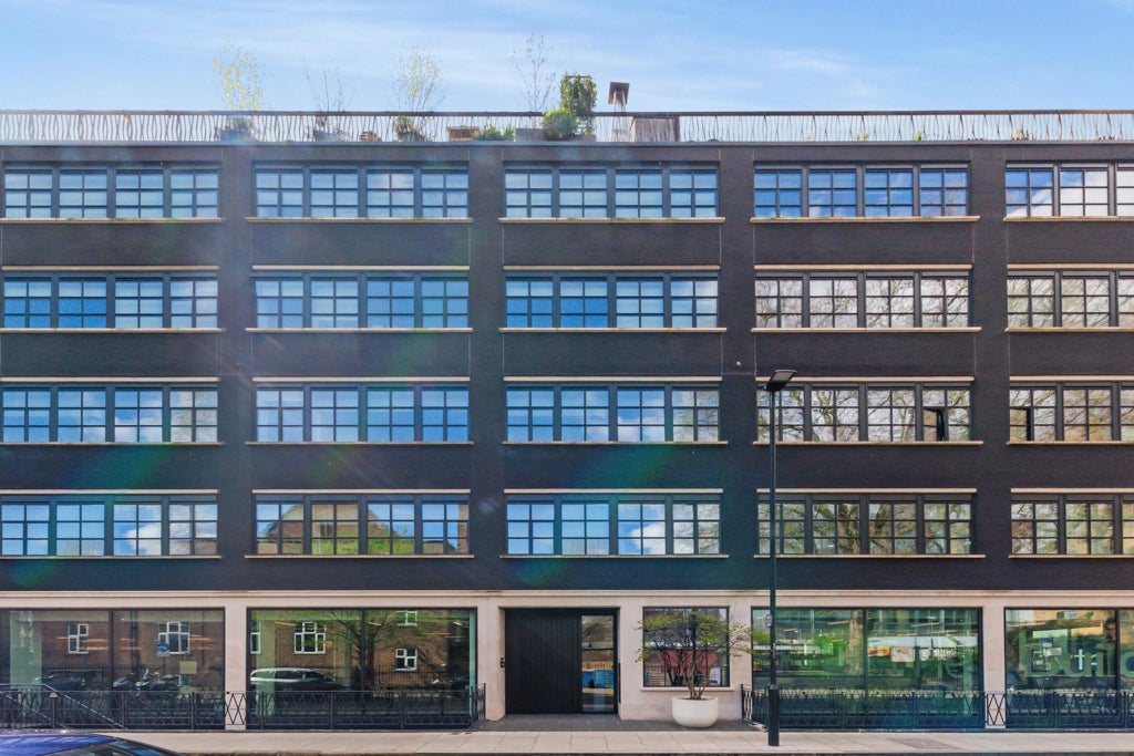 Flat Whitfield Street in Greater London