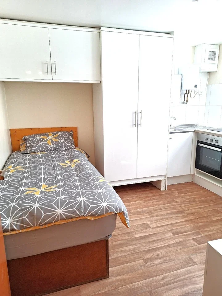 Room Balls Pond Road in Greater London
