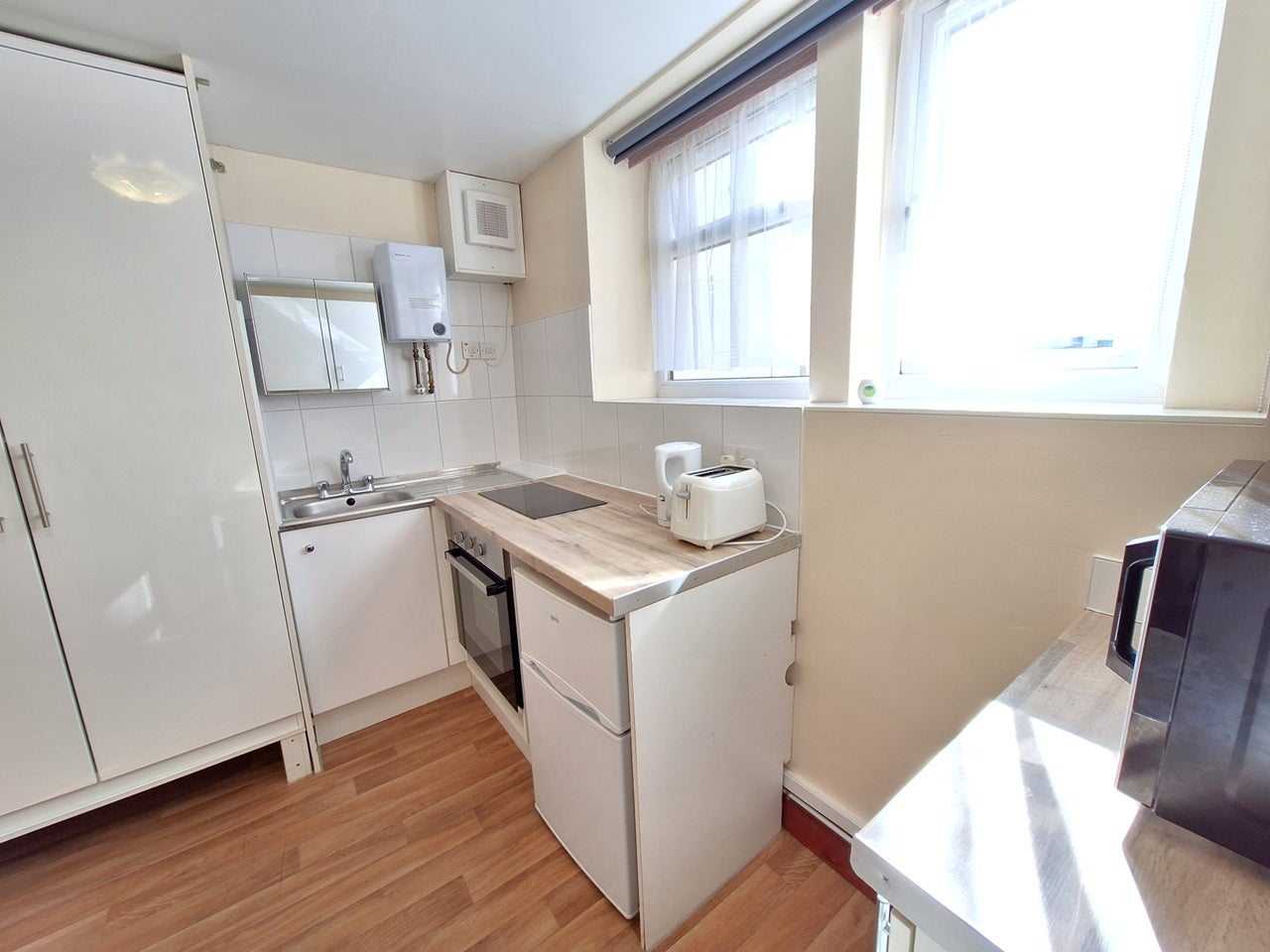 Room Balls Pond Road in Greater London