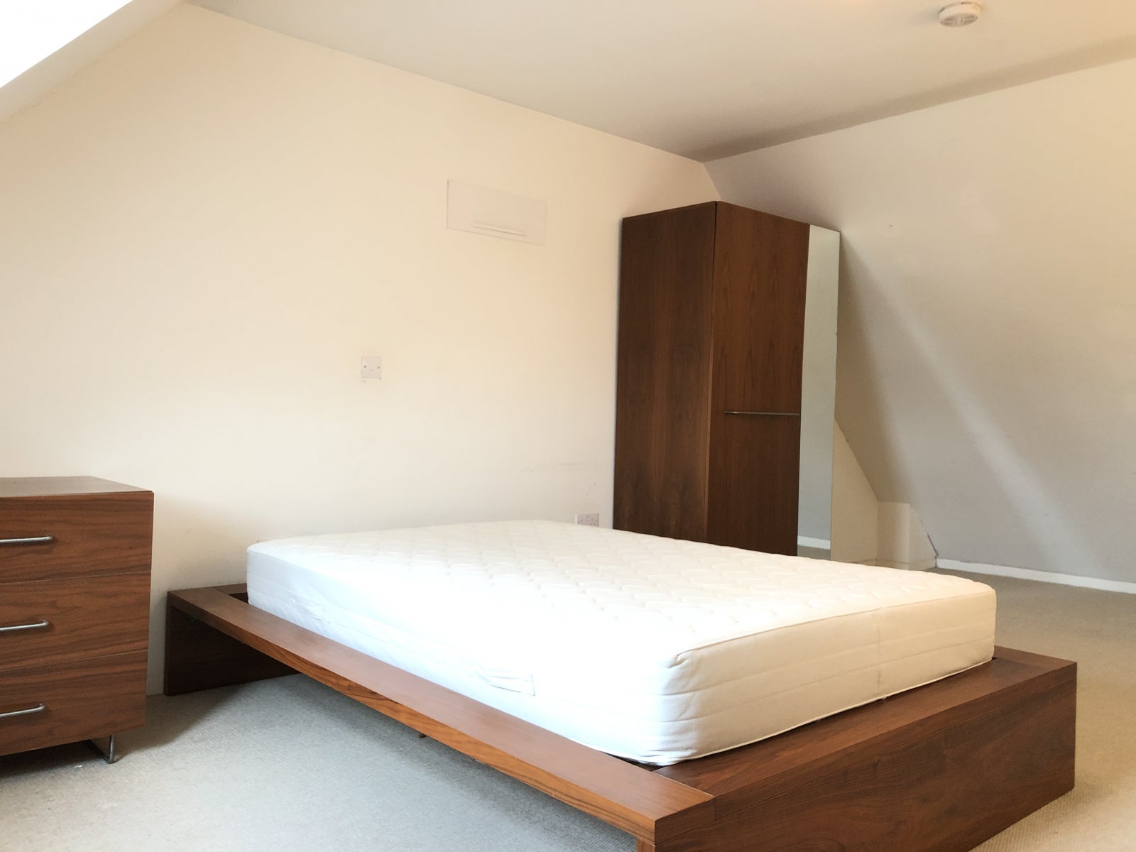 Flat Bath Road in London