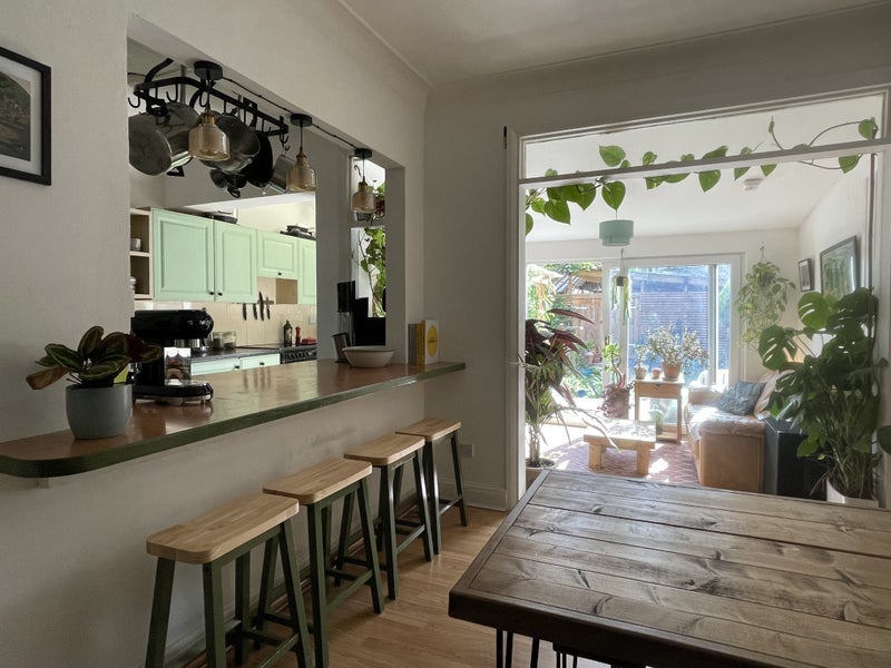 Room Holcombe Road in Greater London
