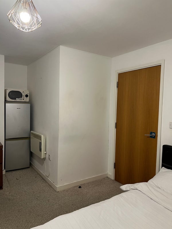 Room Mossfield Drive in Manchester