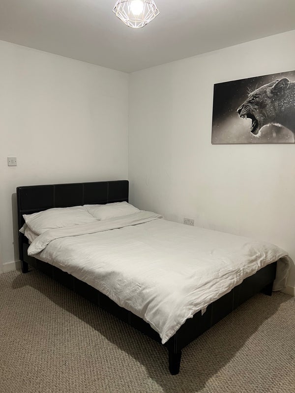 Room Mossfield Drive in Manchester